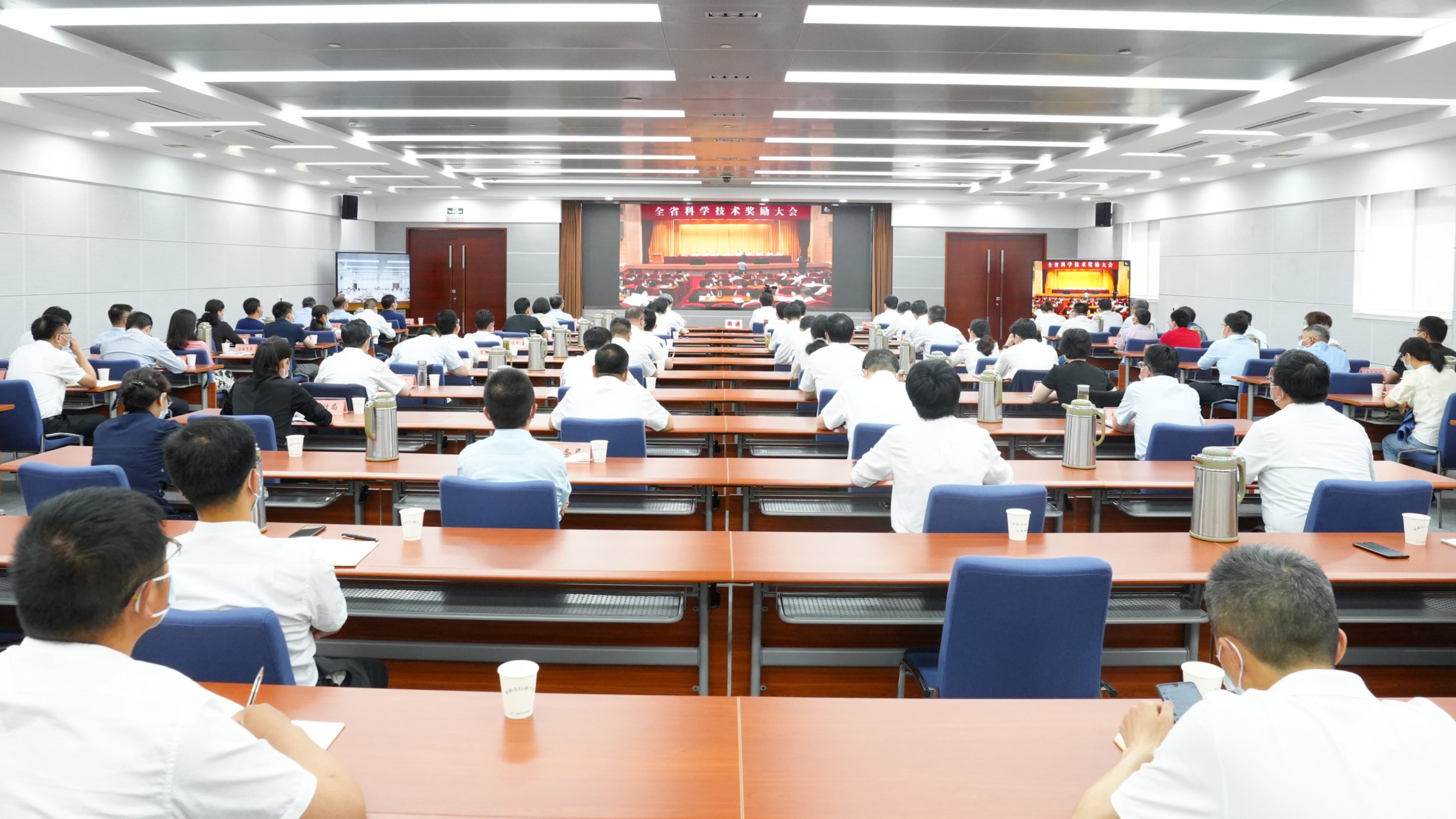 坚持科技创新，争当中国白羽肉鸡高质量发展领跑者——顾云飞荣获“江苏省首