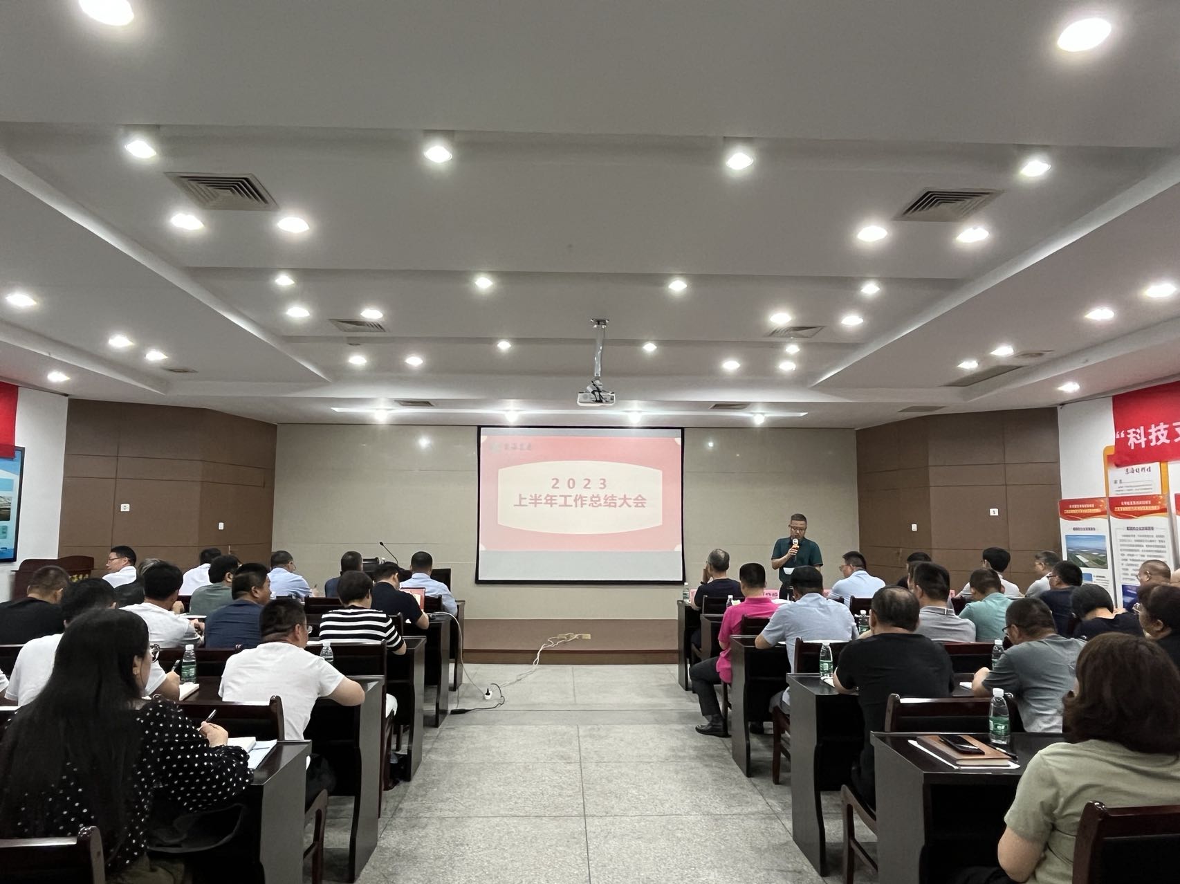 咬定目标 负重加压 为圆满完成全年工作目标而不懈努力——京海集团召开202