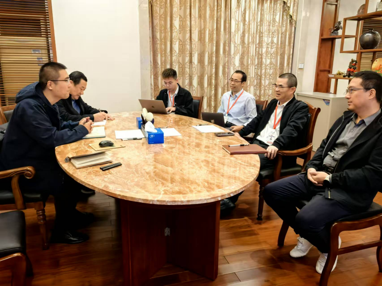 以种源为基促合作赋能——安伟捷中国区总经理殷家山一行赴温氏股份共探肉鸡