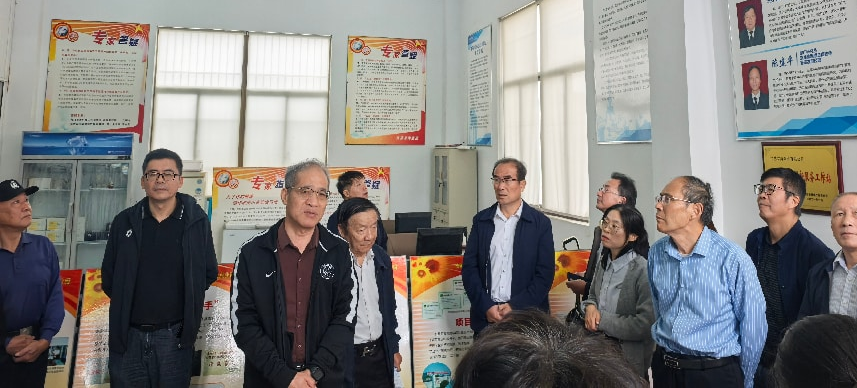 薪火长歌赓续红色血脉 银发聚力奔赴新的征途 --五地老干部走进京海集团开展